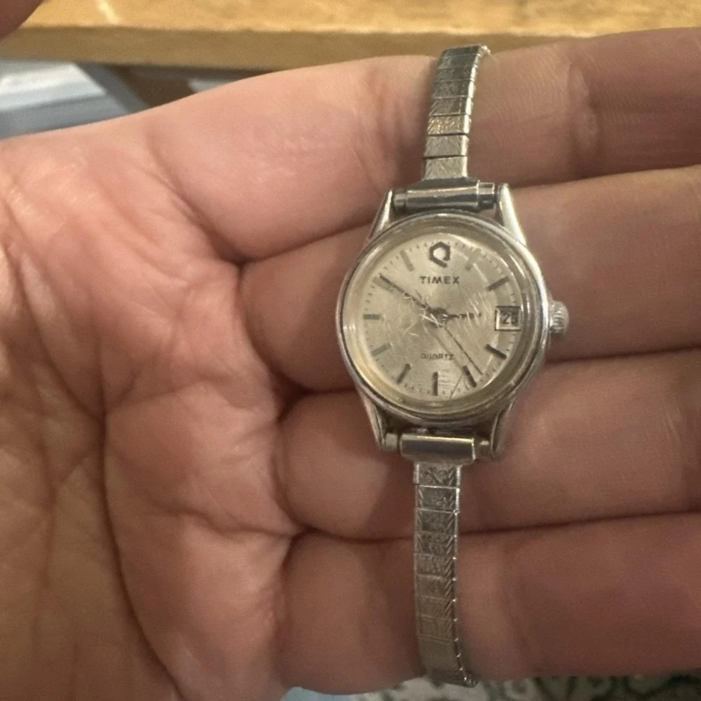 Working TIMEX‎ Quartz Q Silver Quartz Ladies Watch Fit 6.25 22mm New Battery